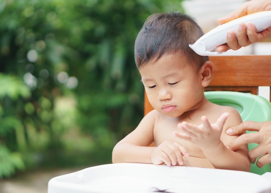 Dziecko u fryzjera po raz pierwszy – jak się przygotować?