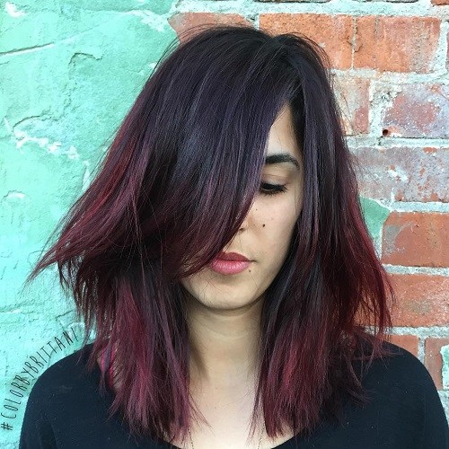Ciemny long bob z mahoniowym ombre Długi bob z ciemną nasadą i mahoniowymi końcówkami