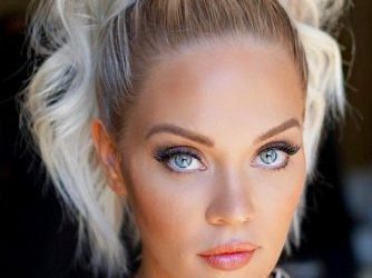 Blond fryzury dla kobiet o niebieskich oczach