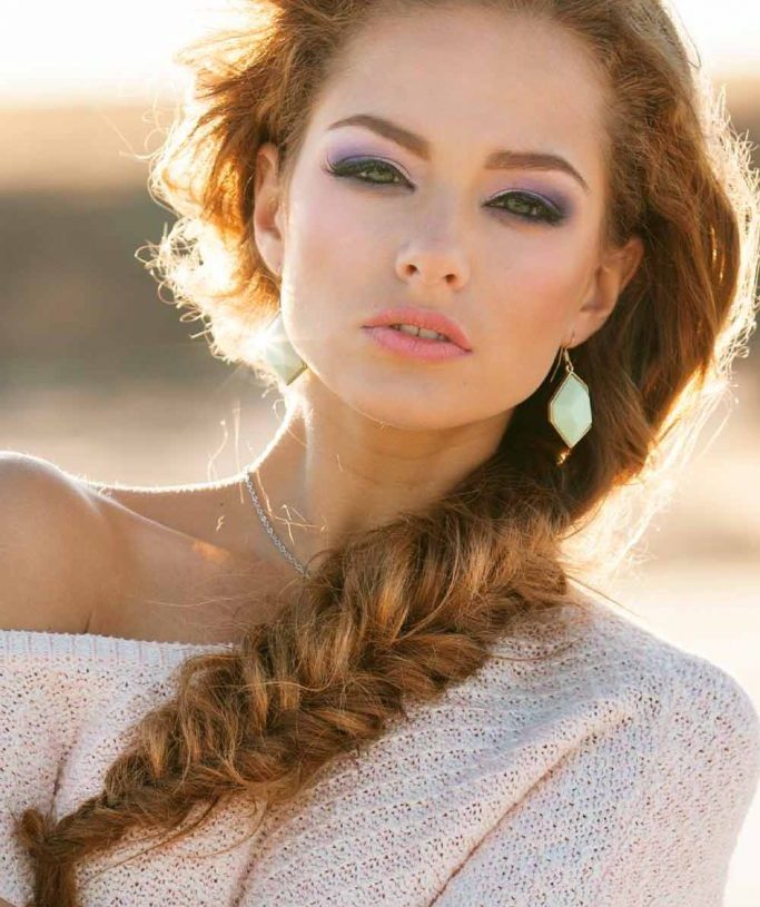 Eleganckie sposoby na stylizację bocznego warkocza