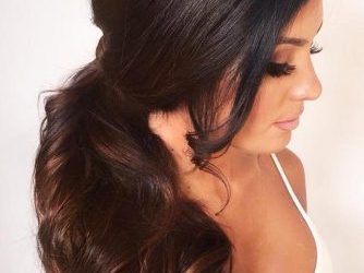 Fryzury z bocznym kucykiem jak u księżniczki