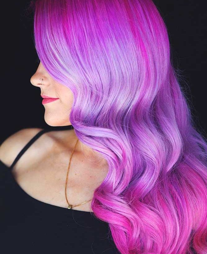 Niesamowicie słodkie fioletowe włosy
