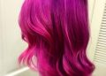 Odcienie i pomysły na włosy Magenta dla odważnych kobiet