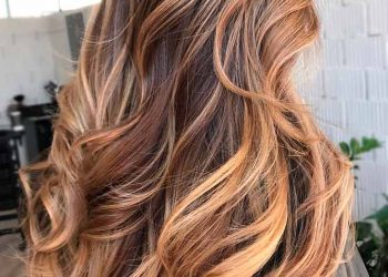 Pomysły z jasnobrązowymi włosami i pasemkami na 2021 rok