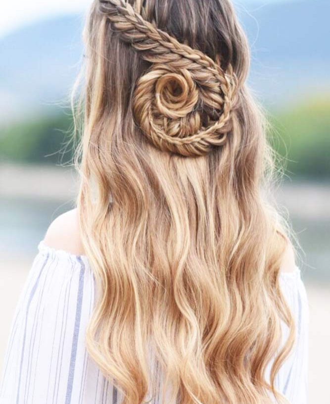 Popularne fryzury z warkoczem węża