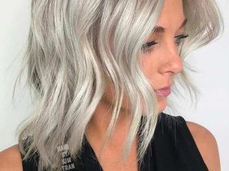 Seksowne rozjaśnione włosy dla różnych fryzur