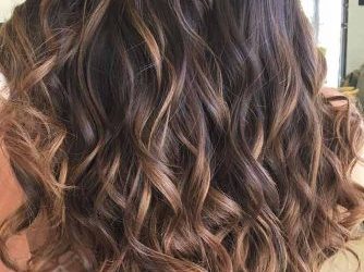 Wspaniałe pomysły na czekoladowy kolor włosów