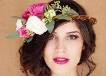 Ślubne fryzury w stylu Boho-Chic na 2022 rok